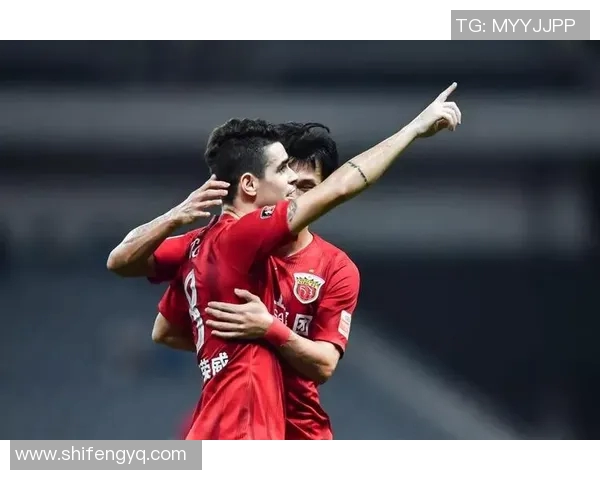 上港与建业激战正酣文字直播全程为您呈现精彩瞬间 上港与建业激战正酣文字直播全程为您呈现精彩瞬间